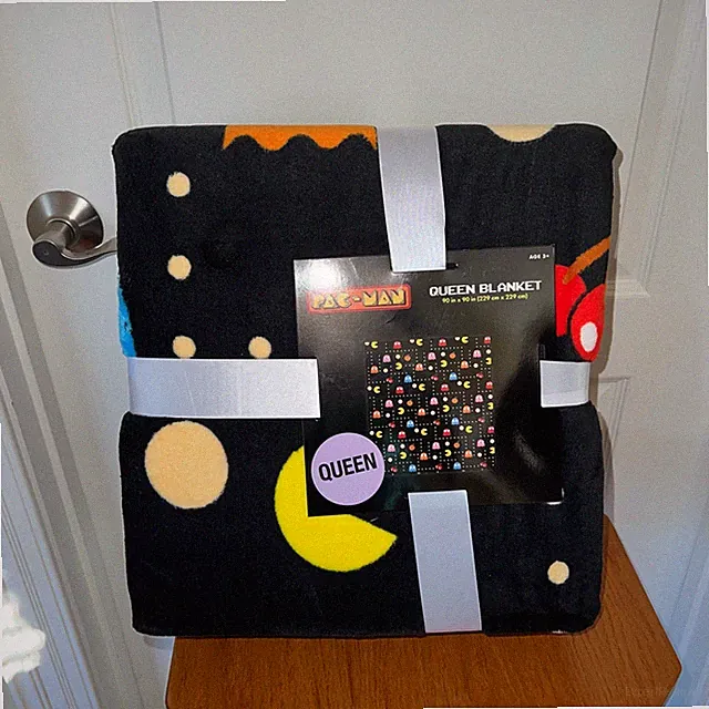 NWT Pac-Man Vintage Gamer Video Game Black Queen Throw Blanket 90"x90"