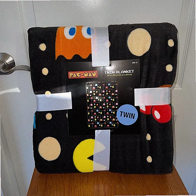NWT Pac-Man Vintage Gamer Video Game Black Twin Throw Blanket 60"x90"
