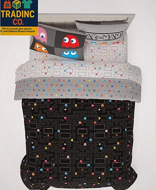Pac-Man Gaming Bedding 7 Piece Super Soft Cozy Reversible Comforter and Sheet Se
